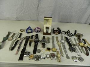 lot 23 image: Assorted Watches