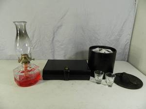 lot 30 image: Nice Bar Set and Lamp