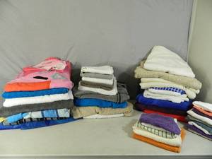lot 59 image: 40 Assorted Towels