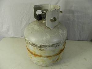 lot 81 image: New Style 20 lb Propane Tank with Gas