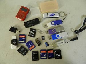 lot 101 image: Memory Cards, Memory Sticks, Etc