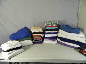 lot 102 image: Over 50 Assorted Towels