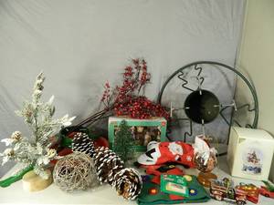 lot 125 image: Assorted Christmas Items