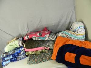 lot 126 image: Assorted Blankets and Throws