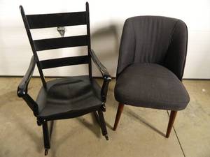 lot 4 image: 2 Chairs