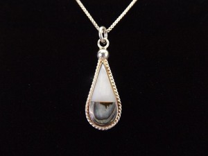 .925 Sterling Silver Inlayed Pearl and Abalone Pendant Necklace