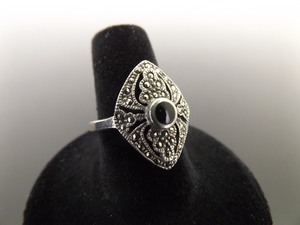 .925 Sterling Silver Art Nouveau Inlayed Onyx Ring Size 7.5