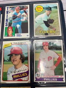 lot 5 image: Binder Full of 1960s 70s 80s Baseball Cards w Stars