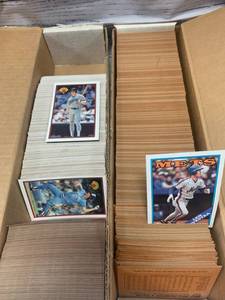 lot 12 image: Over 1000 1980s Baseball Cards