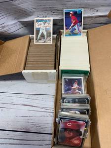 lot 17 image: Large Lot of 1987 Donruss, 88 Topps, 91 Leaf Baseball Cards