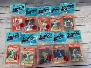 lot 25 image: 30 Year Old Unopened Team Set Baseball Cards (10 PACKS)