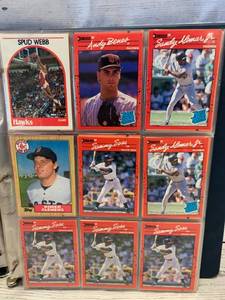 lot 37 image: Binder Full of Vintage Sports Cards