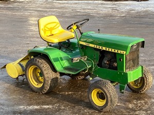 lot 3 image: John Deere 140 Lawn Tractor With Tiller