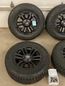 lot 21 image: Set Of (4) Wheels & Tires