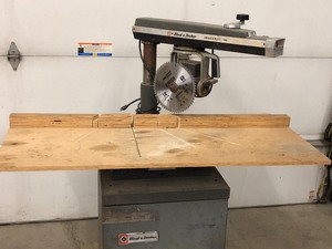 lot 22 image: Black & Decker Radial Arm Saw