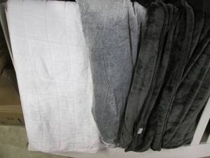 3 Large Plush Blankets (WhiteGrey...
