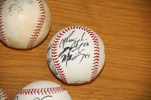 Mystery Baseball Auto Lot  4 Baseballs