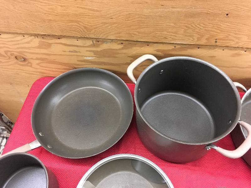 lot 470 image: Circulon 13 PC Cookware Set, Retail $199.99