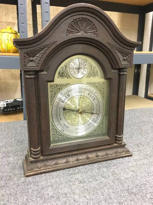 lot 471 image: Vintage Clock