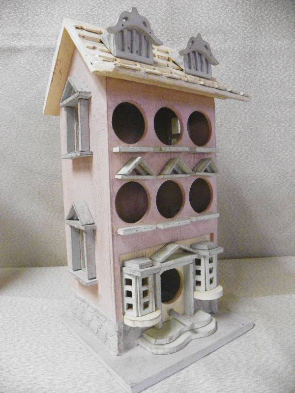 lot 480 image: Birdhouses