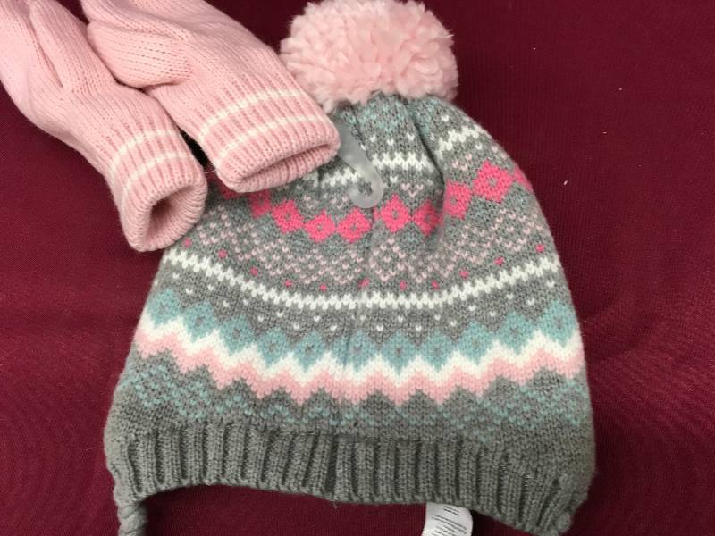 lot 503 image: Carters Girls 2t-4t Mittens & Beanie
