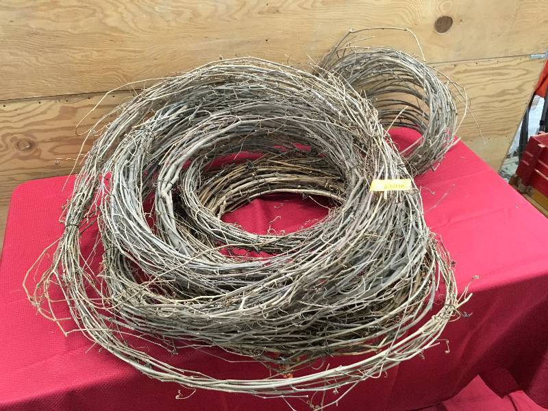 lot 483 image: Grapvine Garland