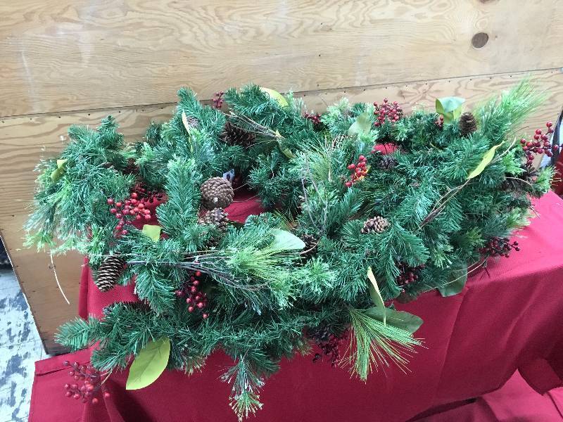 lot 484 image: Pine Garland