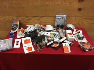 lot 515 image: Box Of Misc Electrical Items