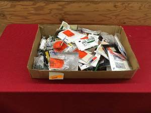 lot 516 image: Box Of Misc Electrical Items