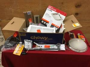 lot 522 image: Box Of Misc Interior Household items