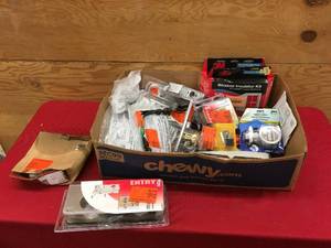 lot 528 image: Box Of Misc Interior & Exterior Household Items