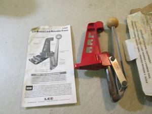 lot 24 image: Lee Breech Lock Reloader Press F-0...