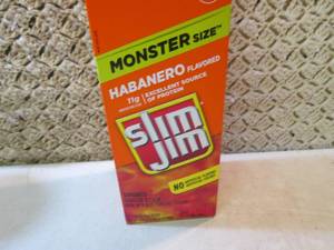 lot 38 image: Box of 18 Monster Size Habenaro Sli...
