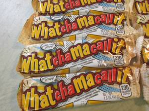 lot 70 image: 12 Whatchamacallit Candy Bars Best ...