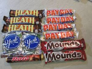lot 77 image: 12 Assorted Candy Bars  B-1...