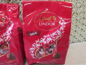 lot 100 image: 2 Bags of Lindt Lindor Milk Chocola...
