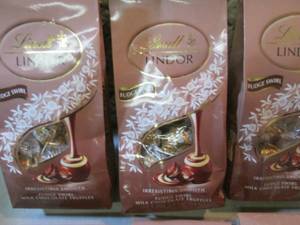 lot 102 image: 6 Bags of Lindt Lindor Fudge Swirl ...