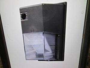 lot 150 image: 20-Watt Integrated LED Wall Pack Da...