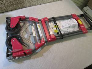 lot 169 image: Milwaukee 150 Pound Fold-Up Hand Tr...