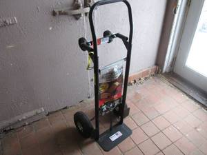lot 192 image: Milwaukee 800 Pound Capacity 2-In-1...