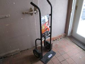 lot 197 image: Milwaukee 1000 Pound Capacity Dual-...