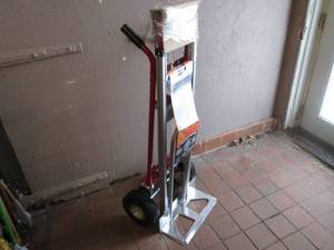 lot 198 image: Milwaukee 1000 Pound Capacity 4-In-...