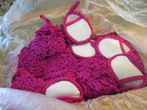 lot 210 image: Case of 200 Fuzzy Finger Dusters  D...