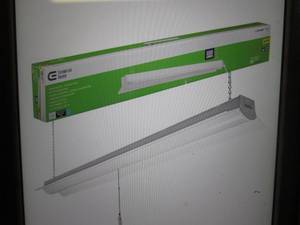 lot 276 image: 4 ft 64-Watt White Integrated LED S...