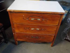 lot 4 image: 3 Drawer Cabinet 30 x 18 30 all dr...