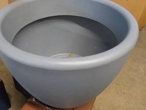 lot 43 image: NEW 38 Liter Pot- 14 tall 18 diam...