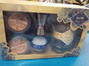 lot 60 image: New Gift Set...