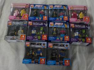 lot 180 image: Set of 10 Block Tech Figures new in...