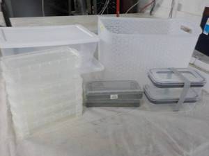 lot 189 image: Lot of Plastic Storage Containers a...