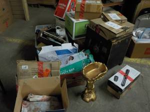 lot 205 image: Lot of unclaimed merchandise...